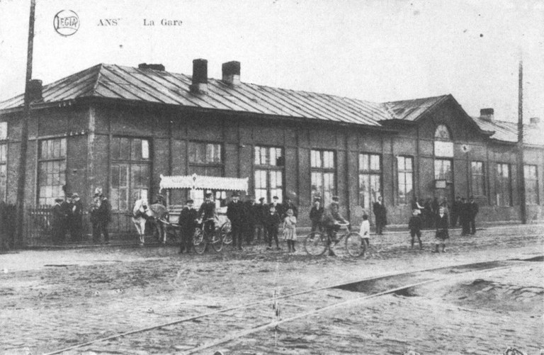 La gare d'Ans et le marchand de glace