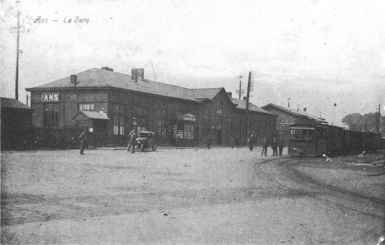 La gare d'Ans et le tram