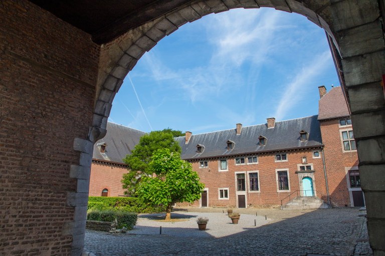HOMBROUX-8138.JPG