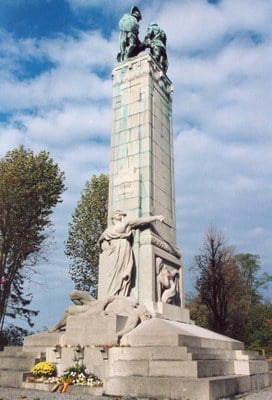 Le monument commémoratif