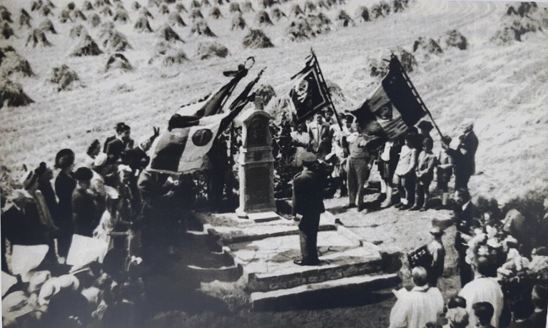 Inauguration monument Everard de Harzir.jpg