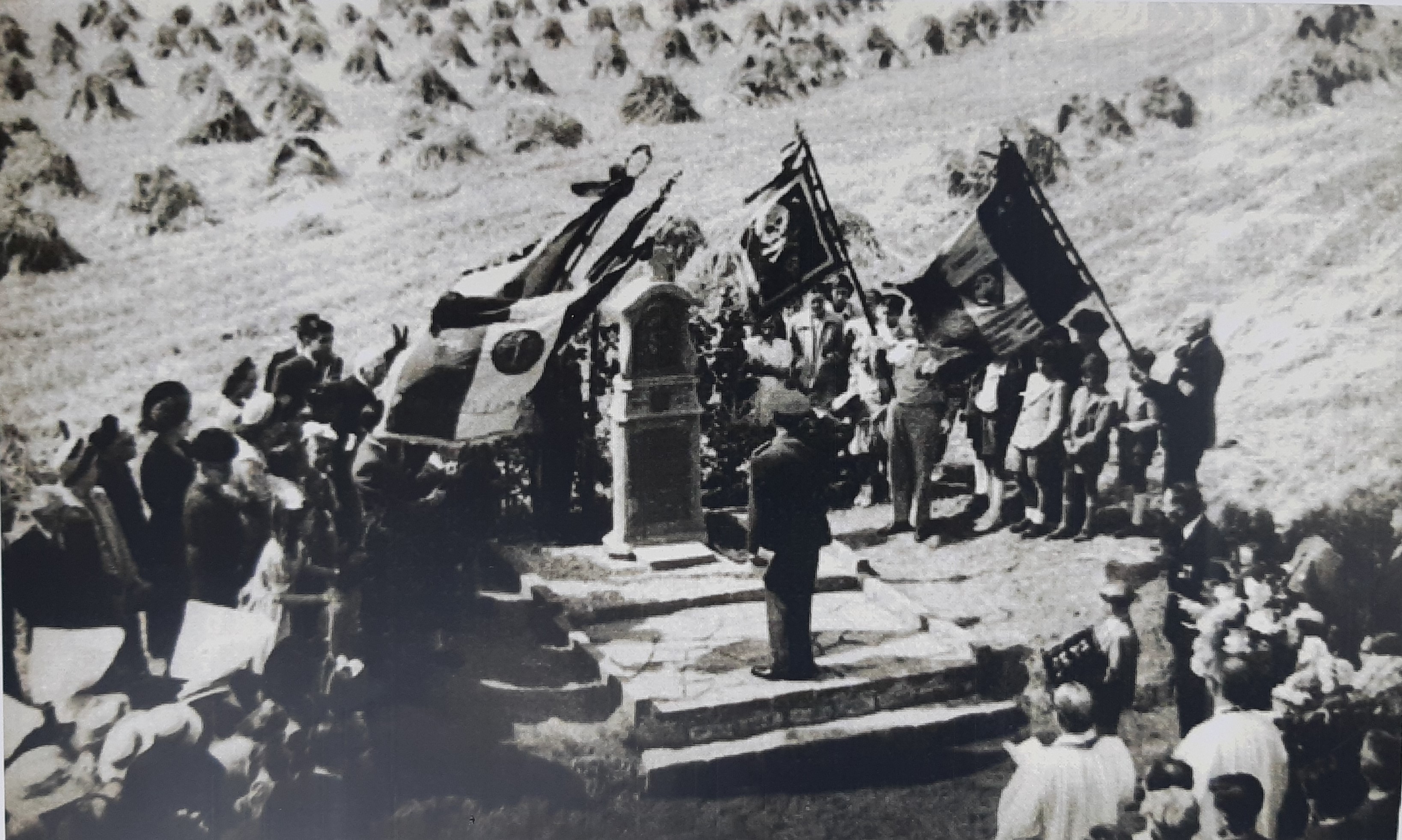 Inauguration monument Everard de Harzir.jpg