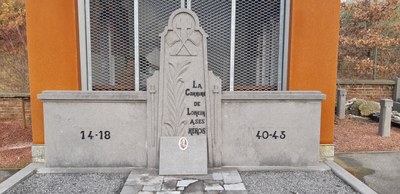 Stèle en pierre au cimetière Charlet - LONCIN