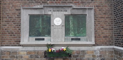 Plaque commémorative à l'extérieur de l'église Sainte-Marie - ANS