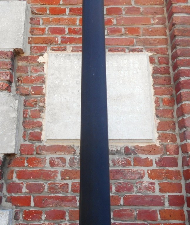 Plaque place des écoles.jpg